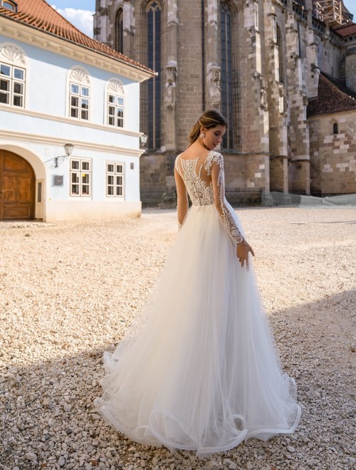 https://elisebride.ro/images/stories/virtuemart/product/6 Maya       (4).jpg
